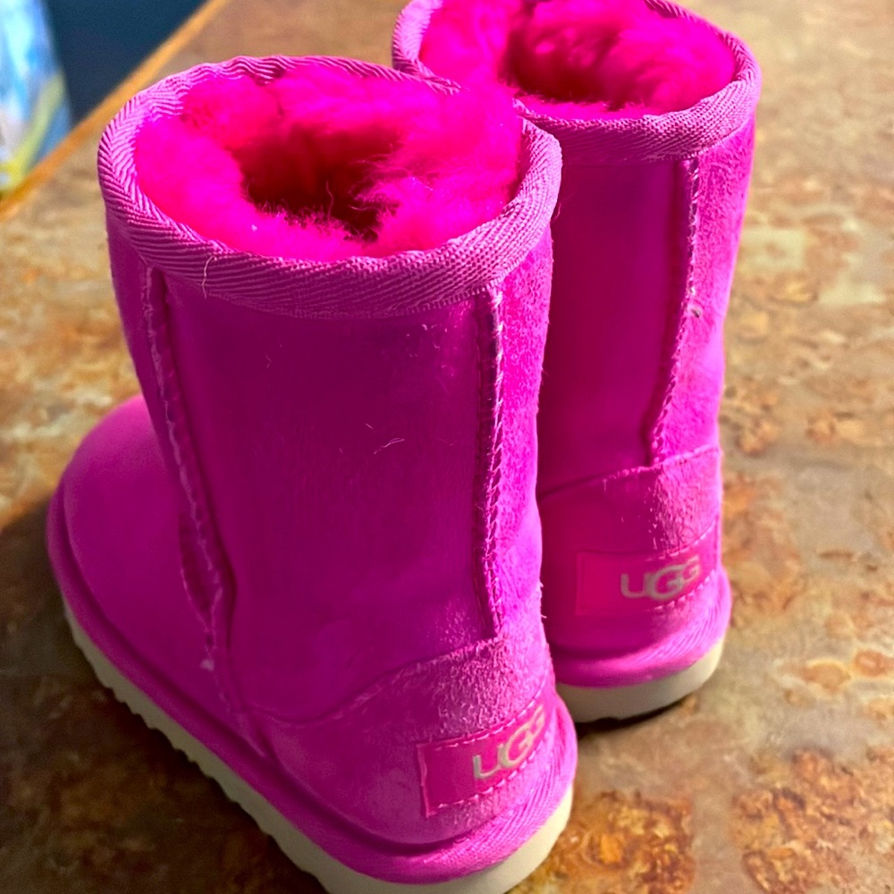 Toddler size Ugg boots. Size 9